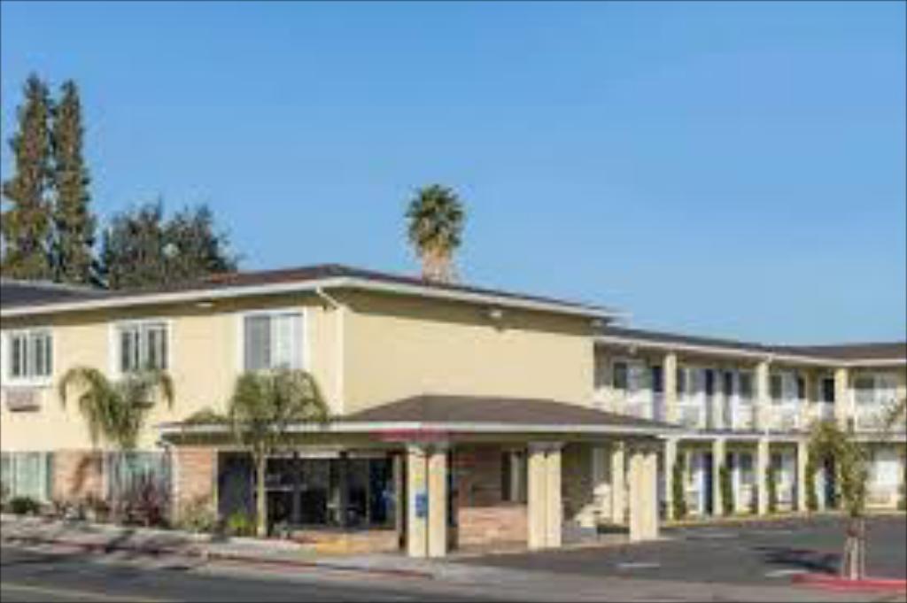 Super 8 By Wyndham Phoenix West מראה חיצוני תמונה