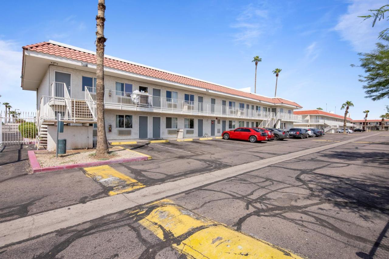 Super 8 By Wyndham Phoenix West מראה חיצוני תמונה