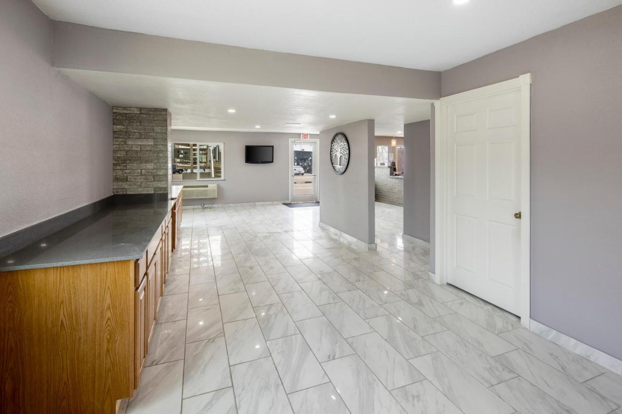 Super 8 By Wyndham Phoenix West מראה חיצוני תמונה