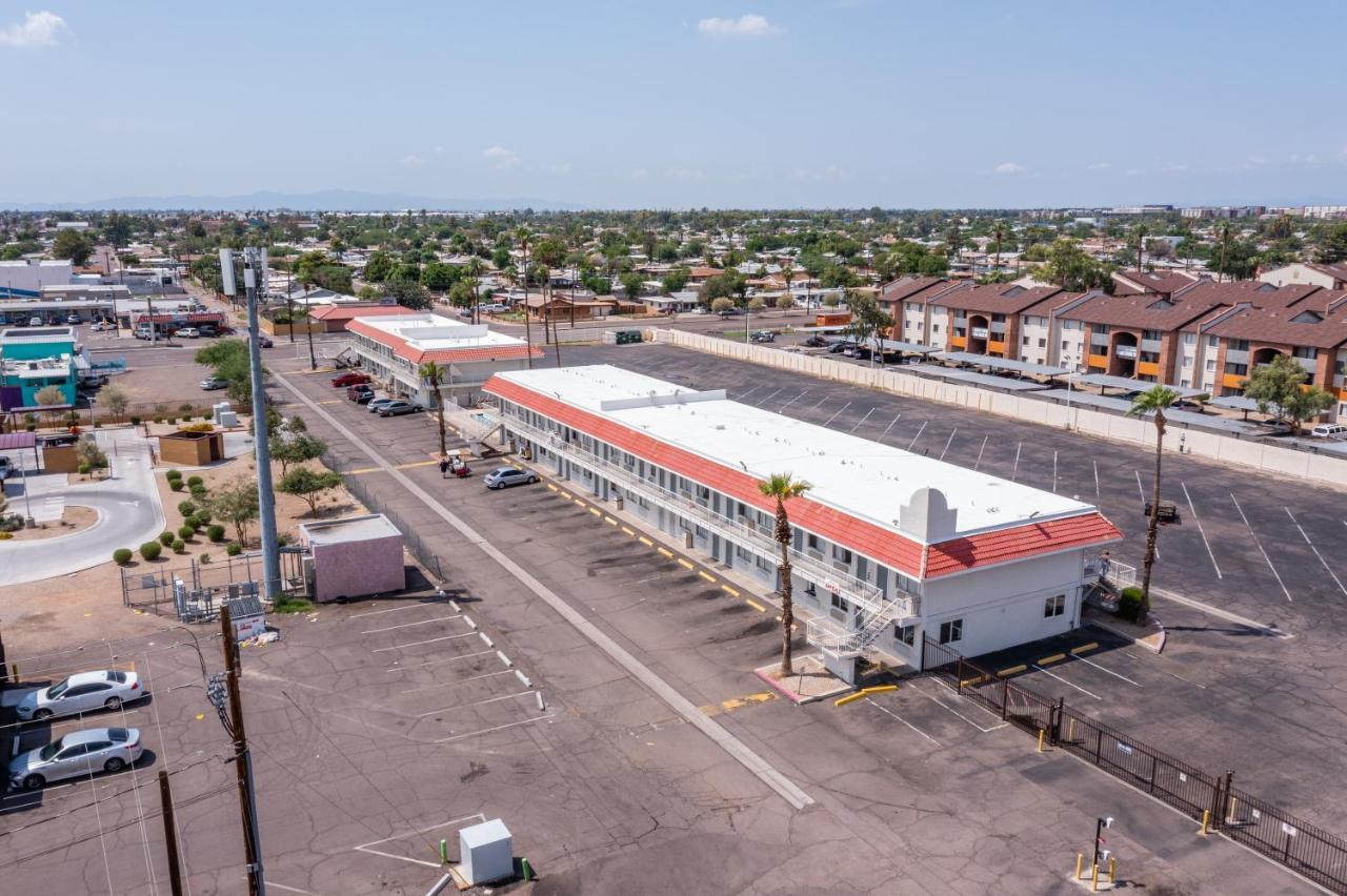 Super 8 By Wyndham Phoenix West מראה חיצוני תמונה
