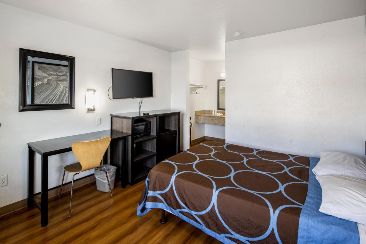 Super 8 By Wyndham Phoenix West מראה חיצוני תמונה
