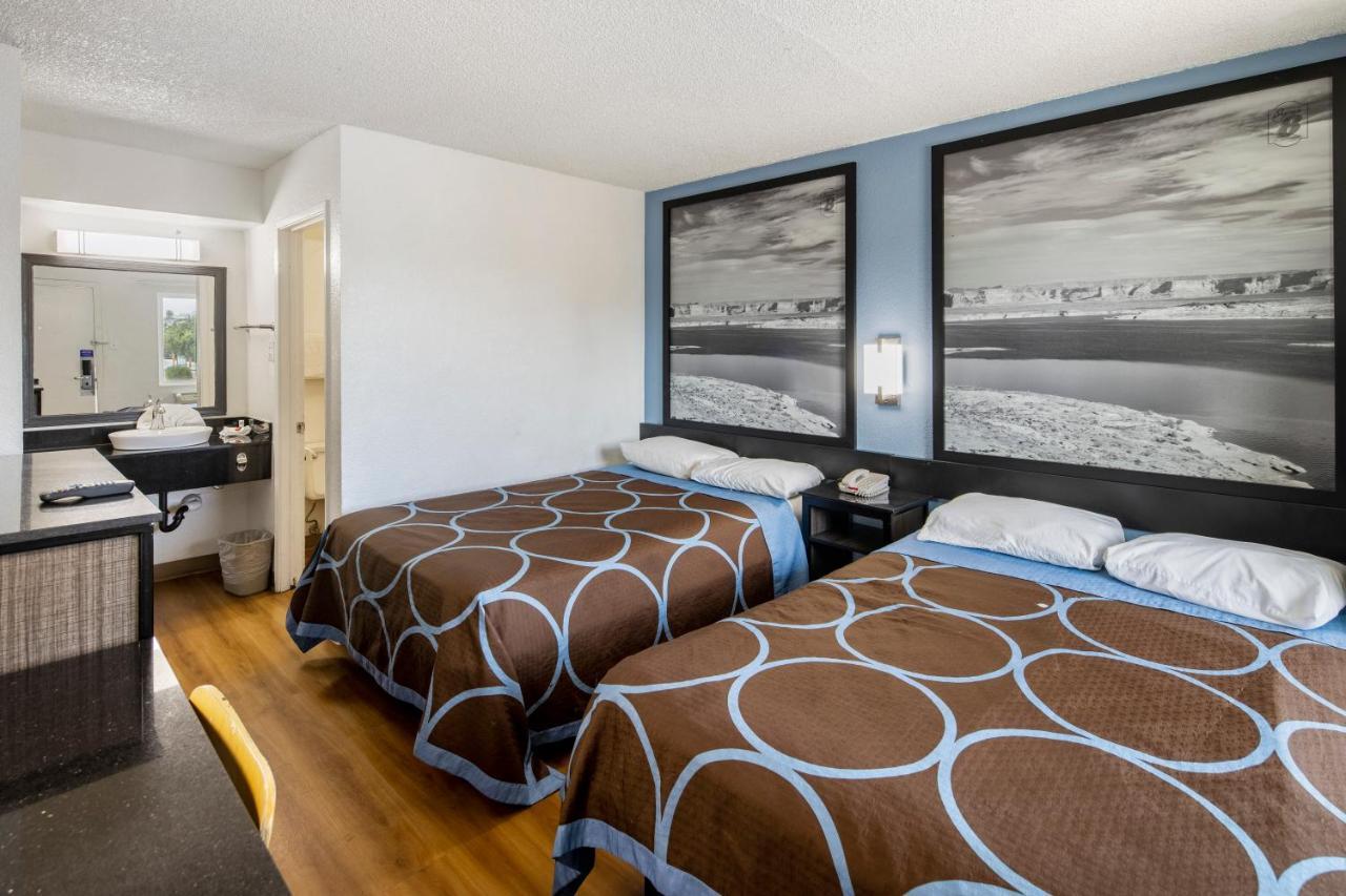 Super 8 By Wyndham Phoenix West מראה חיצוני תמונה